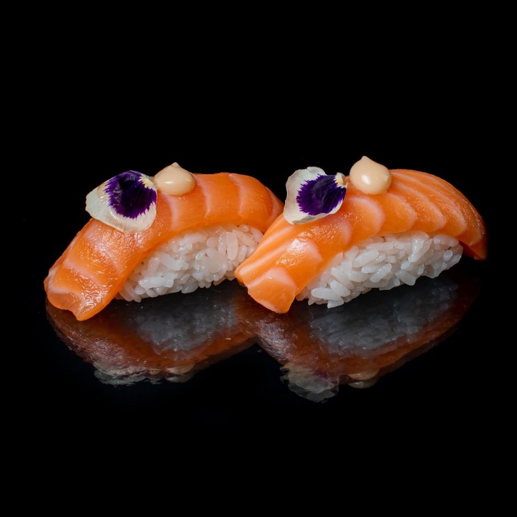 Нігірі з лососем